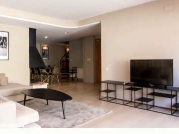 Pone a la venta un piso de lujo en Madrid con fotos de un apartamento de Valencia