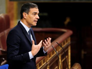 Pedro Sánchez durante su intervención en la segunda jornada del debate en respuesta al portavoz de ERC, Gabriel Rufián