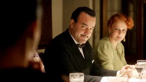 Miguel Regueiro es el Señor Almeida en 'El tiempo entre costuras' Miguel Regueiro es el Señor Almeida en 'El tiempo entre costuras'