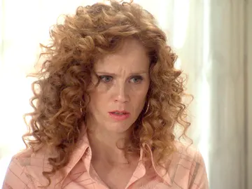 Ana descubre que está siendo investigada Ana descubre que está siendo investigada