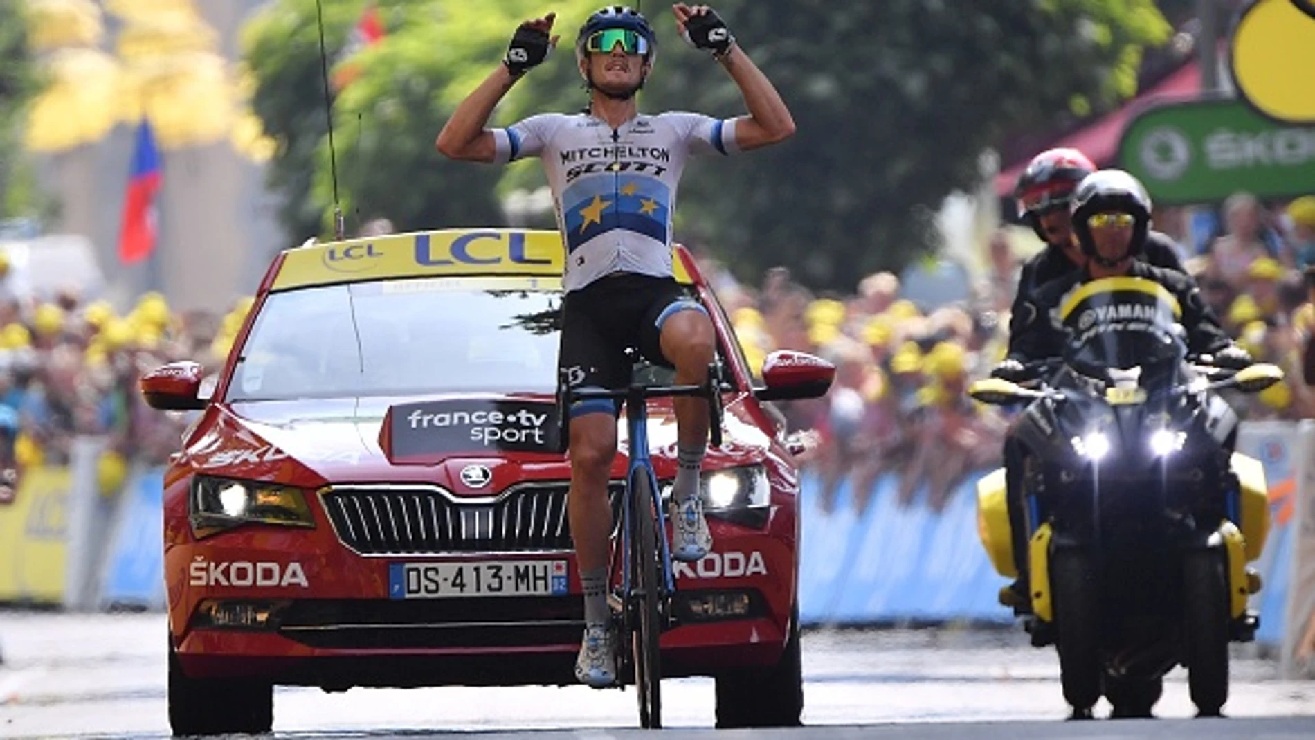 Matteo Trentin se hace celebra la victoria de la décimo octava etapa del Tour Matteo Trentin se hace celebra la victoria de la décimo octava etapa del Tour