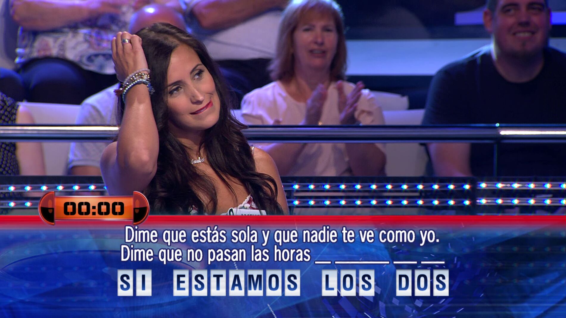 La reacción de Amelia tras la ‘Palabra gallina’ en '¡Ahora caigo!' hace reír a todo el plató 
