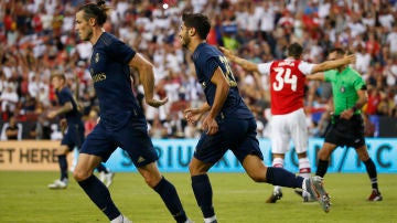 Bale y Asensio celebran juntos un gol del Real Madrid