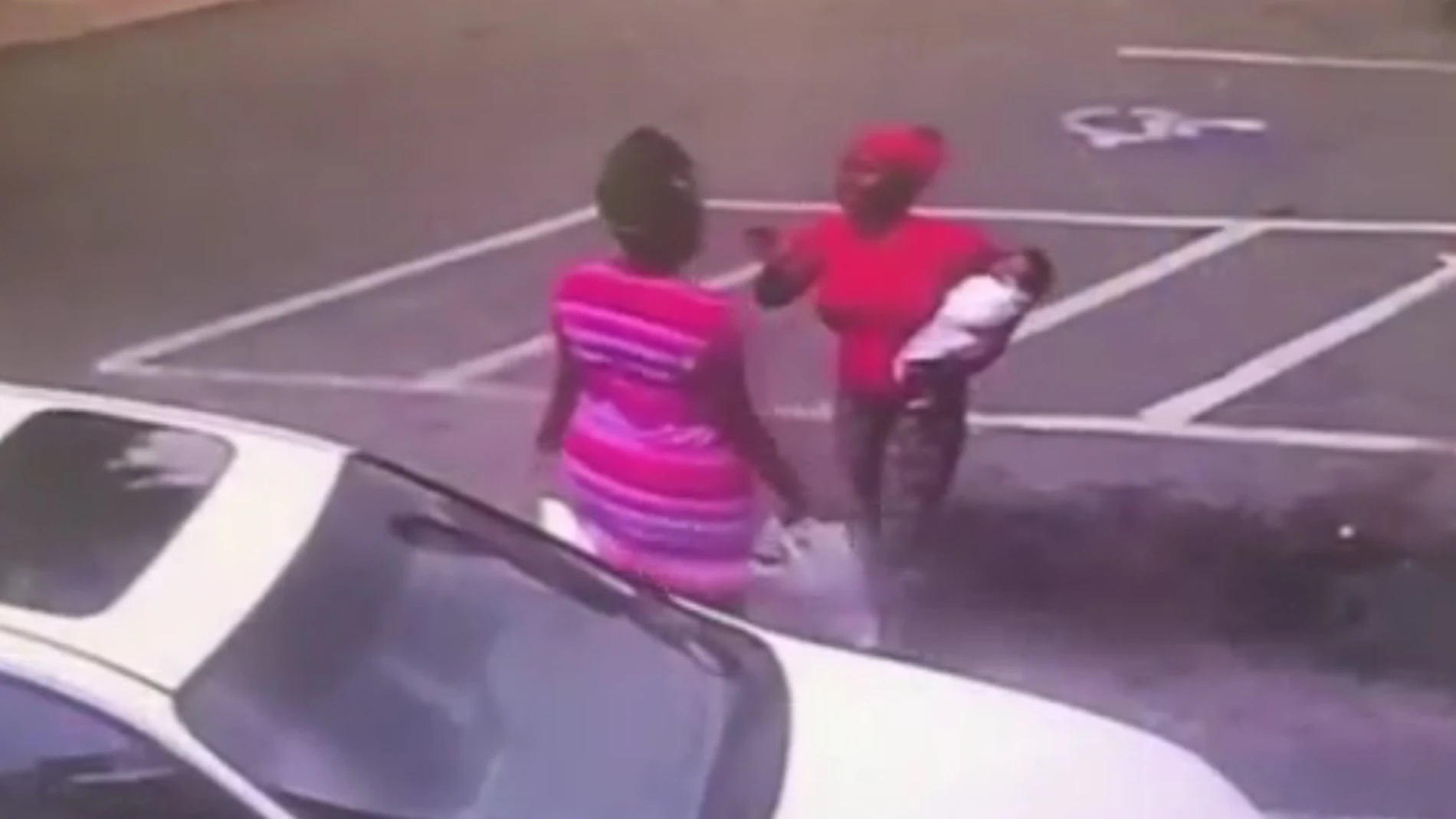 Momento de la pelea que le costó la vida al bebé Momento de la pelea que le costó la vida al bebé