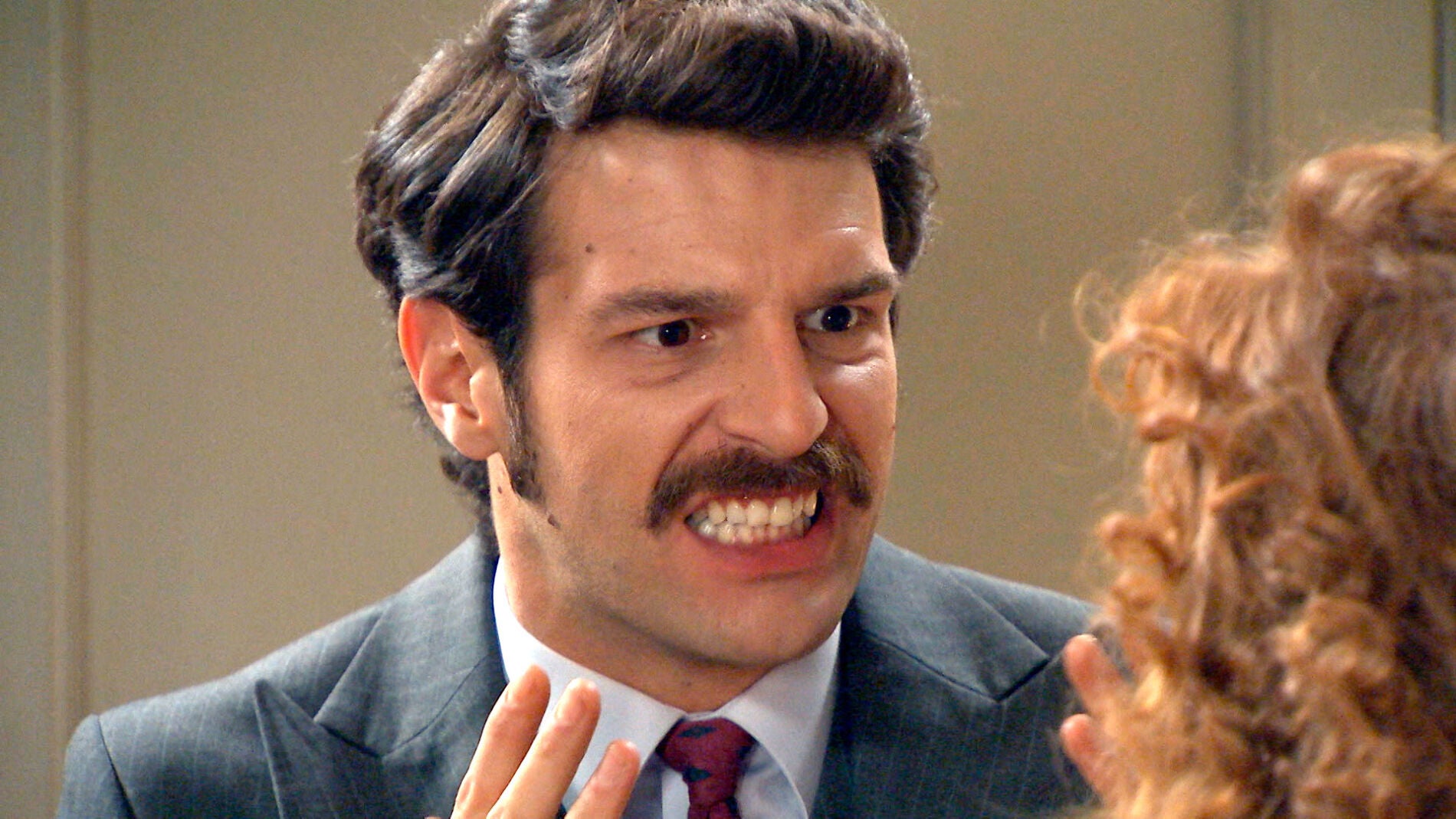 Carlos, incapaz de perdonar a Ana tras confesarle su terrible secreto