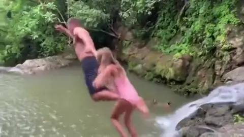 El susto de Tom Brady tras saltar desde una cascada con su hija de seis años El susto de Tom Brady tras saltar desde una cascada con su hija de seis años