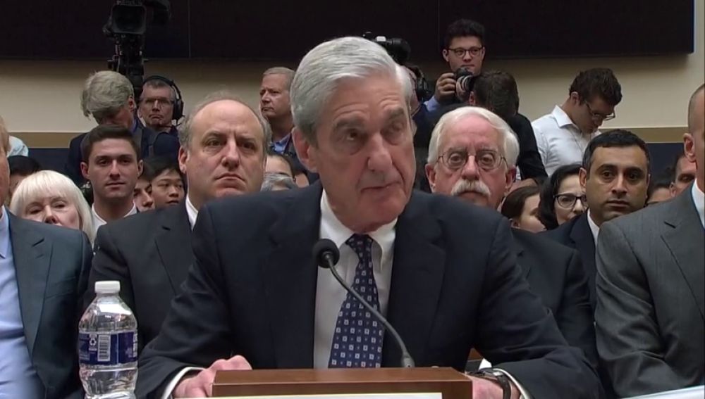 Exfiscal Robert Mueller, encargado de investigar la trama rusa, testifica por primera vez  en el Congreso