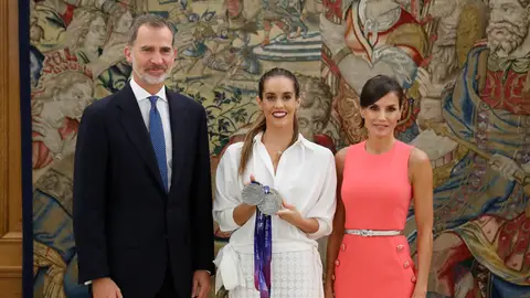 Ona Carbonell junto a los Reyes de España Ona Carbonell junto a los Reyes de España