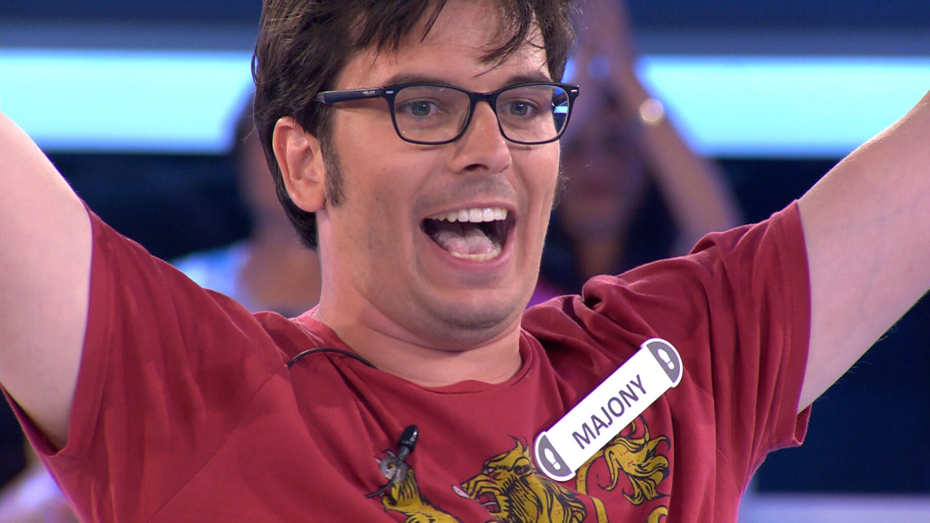 Un concursante de ¡Ahora caigo! a punto de caer por la trampilla tras un tropezón