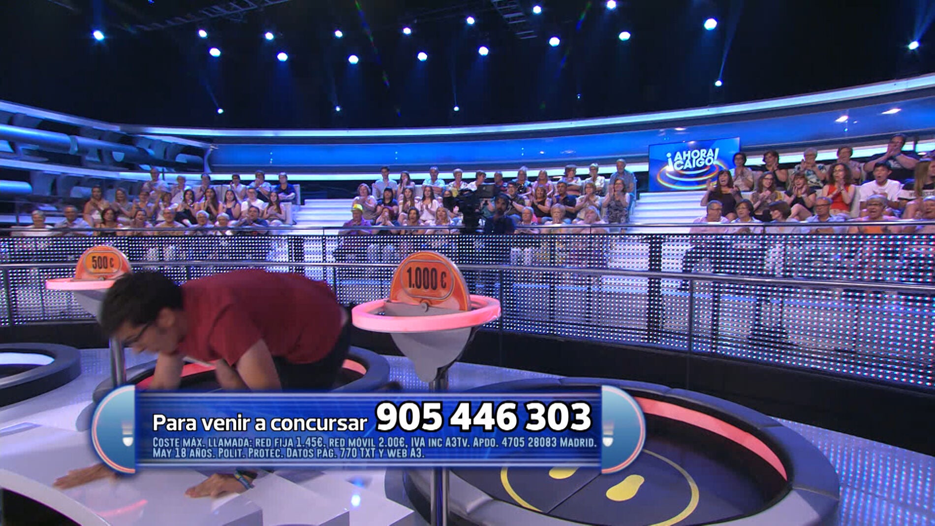 Un concursante de ¡Ahora caigo! a punto de caer por la trampilla tras un tropezón