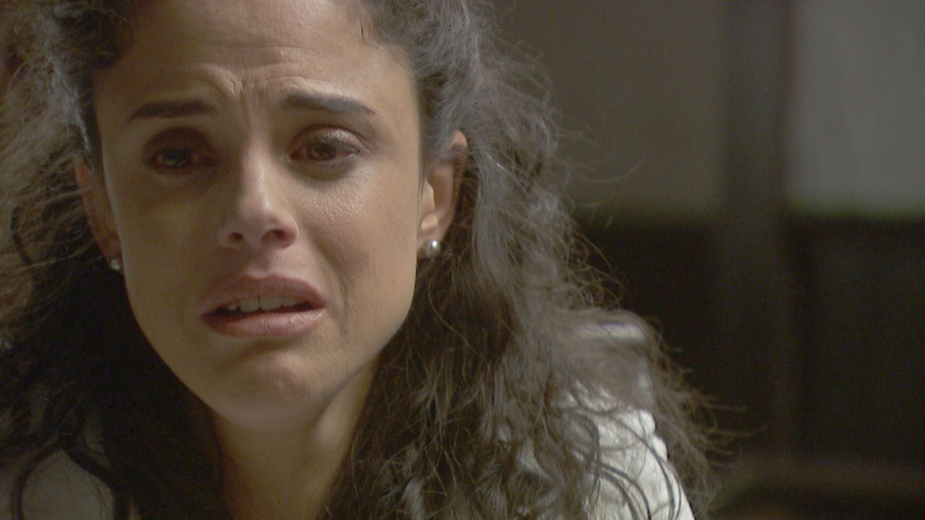 Esther confiesa un gran secreto a su padre 