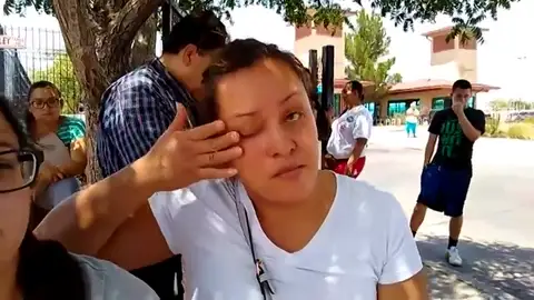 Una mujer testigo del tiroteo masivo en Texas, entre lágrimas: "Entraron por lo menos tres o cuatro hombres vestidos de negro disparando" Una mujer testigo del tiroteo masivo en Texas, entre lágrimas: "Entraron por lo menos tres o cuatro hombres vestidos de negro disparando"