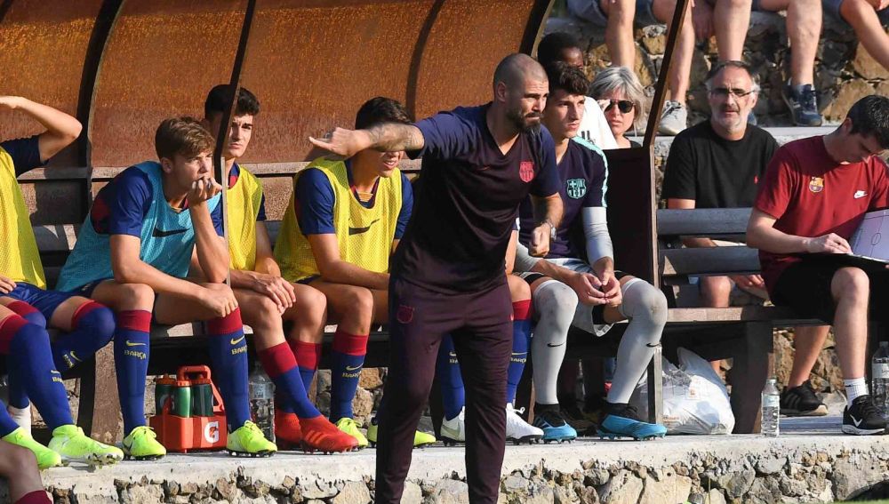 Víctor Valdés, durante su primer partido como técnico