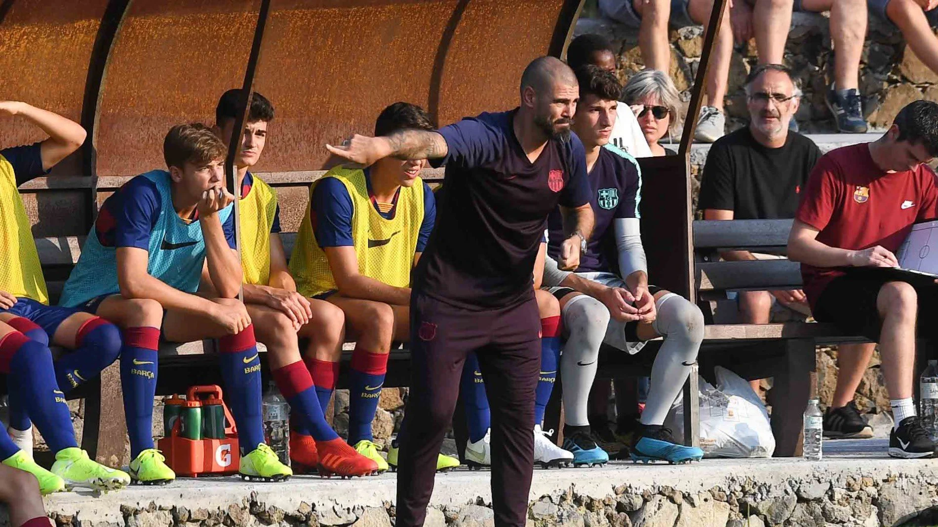 Víctor Valdés, durante su primer partido como técnico Víctor Valdés, durante su primer partido como técnico
