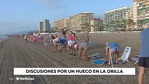 Las playas, escenario de 'guerras' por un hueco en la arena para clavar la sombrilla Las playas, escenario de 'guerras' por un hueco en la arena para clavar la sombrilla