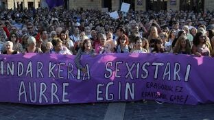 Miles de mujeres se concentran en Bilbao para denunciar la violaci&oacute;n grupal de una joven a manos de seis individuos
