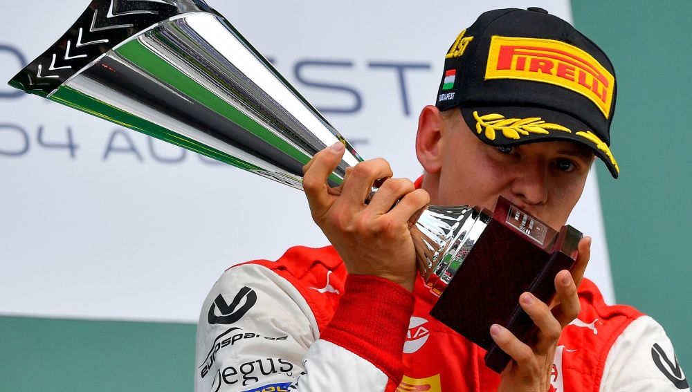 Mick Schumacher, tras conseguir su primera victoria en la Fórmula 2