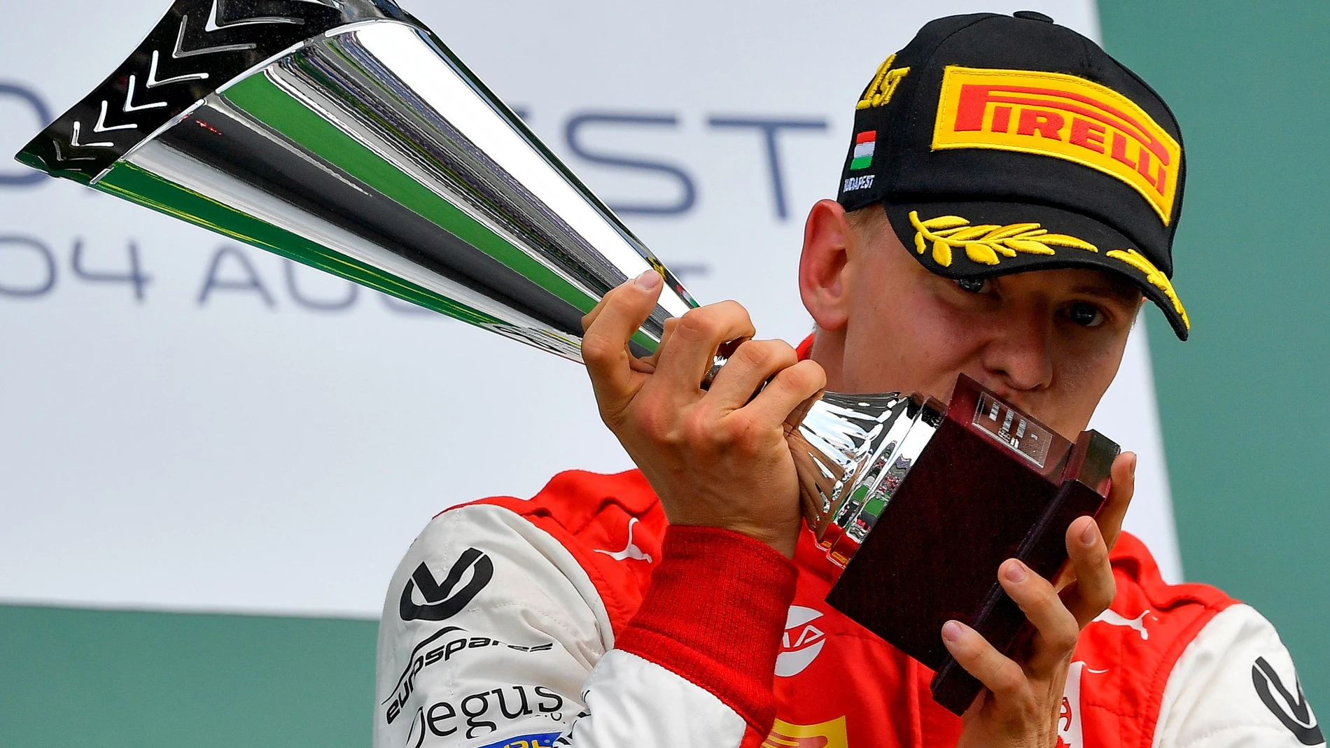 Mick Schumacher, tras conseguir su primera victoria en la Fórmula 2 Mick Schumacher, tras conseguir su primera victoria en la Fórmula 2