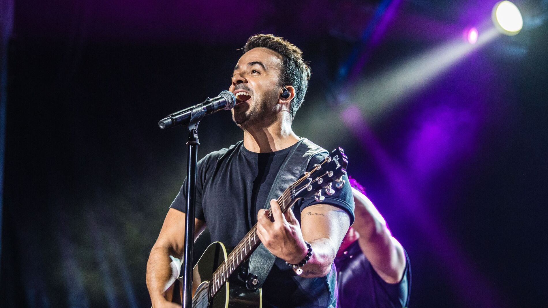 Luis Fonsi dinamita Starlite con sus ritmos latinos 