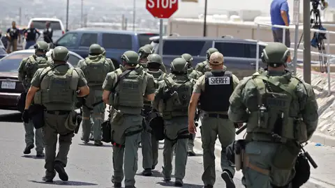 La llegada de las fuerzas de seguridad al tiroteo de Texas La llegada de las fuerzas de seguridad al tiroteo de Texas