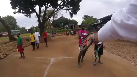 Tenis solidario en Uganda: "A veces nos sentimos como Papá Noel" Tenis solidario en Uganda: "A veces nos sentimos como Papá Noel"