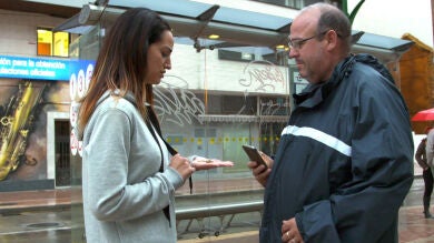 Desiré consigue un billete de tren para volver a casa