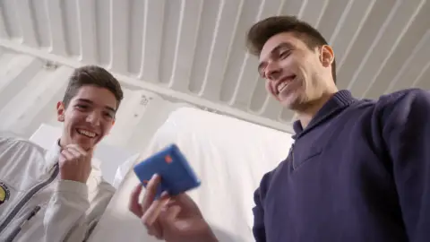 “Nos hemos dado cuenta de que no necesitamos más para vivir” “Nos hemos dado cuenta de que no necesitamos más para vivir”