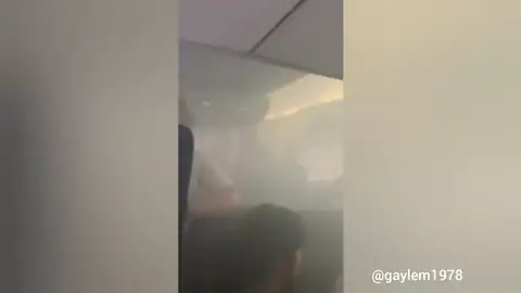 Un avión se llena de humo en Manises y deja una decena de heridos Un avión se llena de humo en Manises y deja una decena de heridos