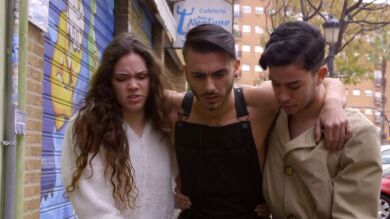 Los compañeros valencianos se convierten en equilibristas para evitar la lluvia