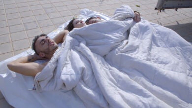 Juanjo, Raquel y Sergio visitan el contenedor para recuperar objetos 