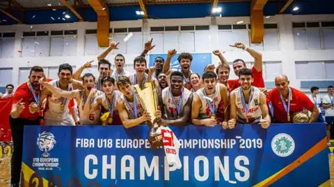 La Selección masculina de baloncesto sub 18 con el título de campeona La Selección masculina de baloncesto sub 18 con el título de campeona