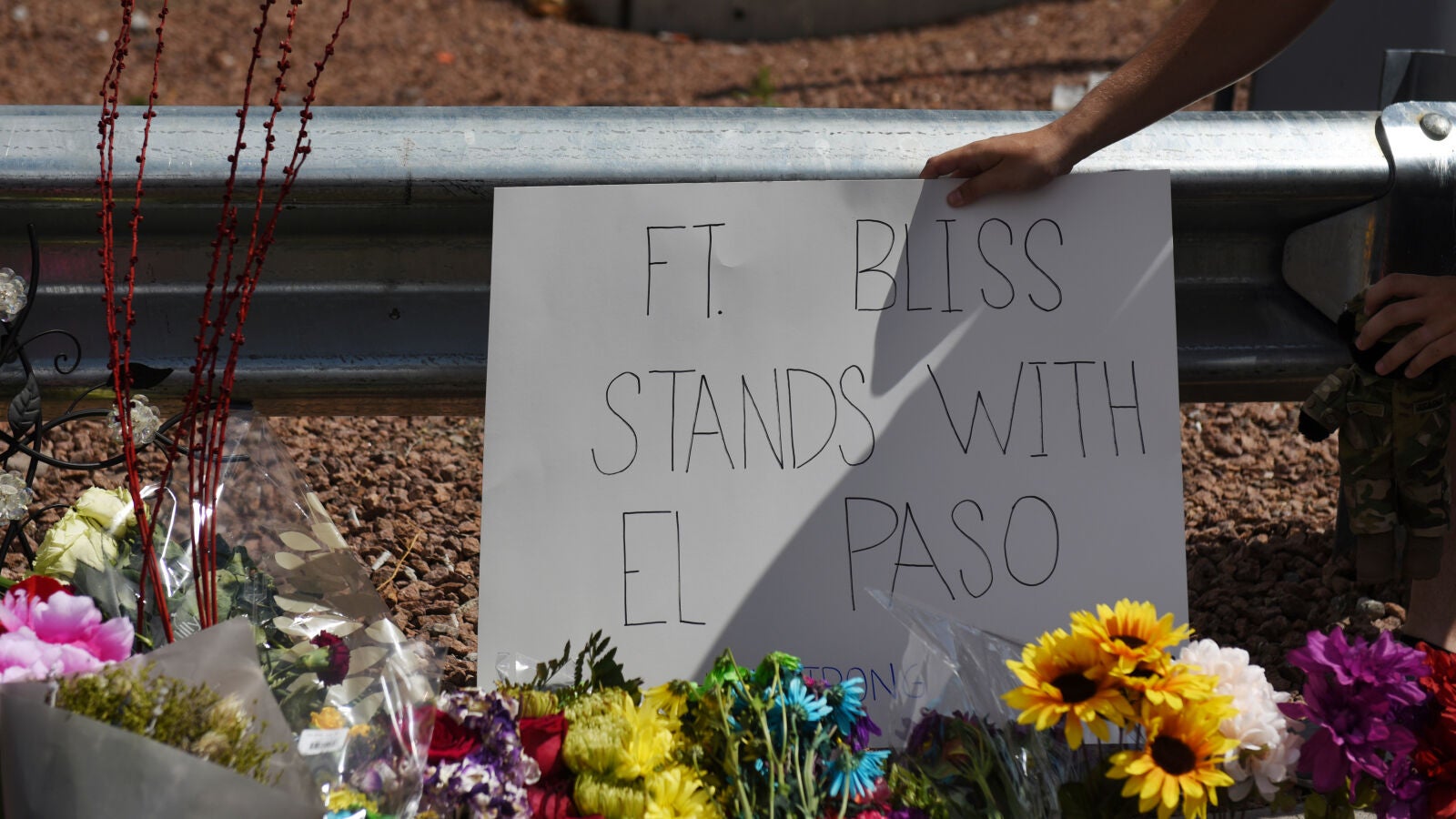 Una pareja murió protegiendo a su bebé en el tiroteo de El Paso, en Texas
