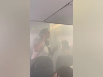 Más de una decena de heridos al llenarse de humo la cabina de un avión en Manises