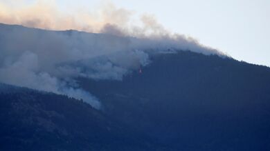 El calor y el viento podrían dificultar la extinción del fuego de Guadarrama mientras se siguen investigando las causas