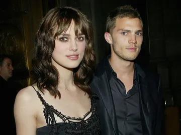 Keira Knightley y Jamie Dornan en 2004 Keira Knightley y Jamie Dornan en 2004