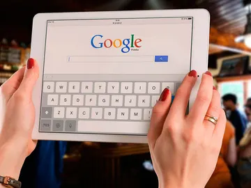 Buscador de Google en una tableta Buscador de Google en una tableta