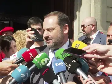 Ábalos: "Lo que está haciendo la derecha es bloquear la gobernabilidad" Ábalos: "Lo que está haciendo la derecha es bloquear la gobernabilidad"