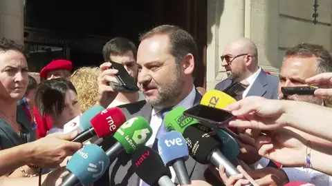 Ábalos: "Lo que está haciendo la derecha es bloquear la gobernabilidad" Ábalos: "Lo que está haciendo la derecha es bloquear la gobernabilidad"