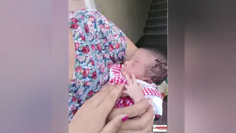 Abandonan a una recién nacida envuelta en una bolsa de supermercado en un portal de Torre de Pacheco Abandonan a una recién nacida envuelta en una bolsa de supermercado en un portal de Torre de Pacheco