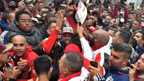 El brutal recibimiento a Alves en Brasil El brutal recibimiento a Alves en Brasil