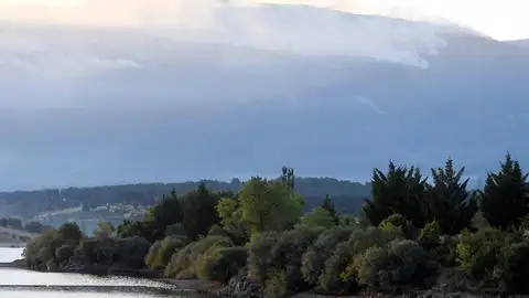 Vista del incendio forestal declarado cerca del Real Sitio de San Ildefonso-La Granja Vista del incendio forestal declarado cerca del Real Sitio de San Ildefonso-La Granja