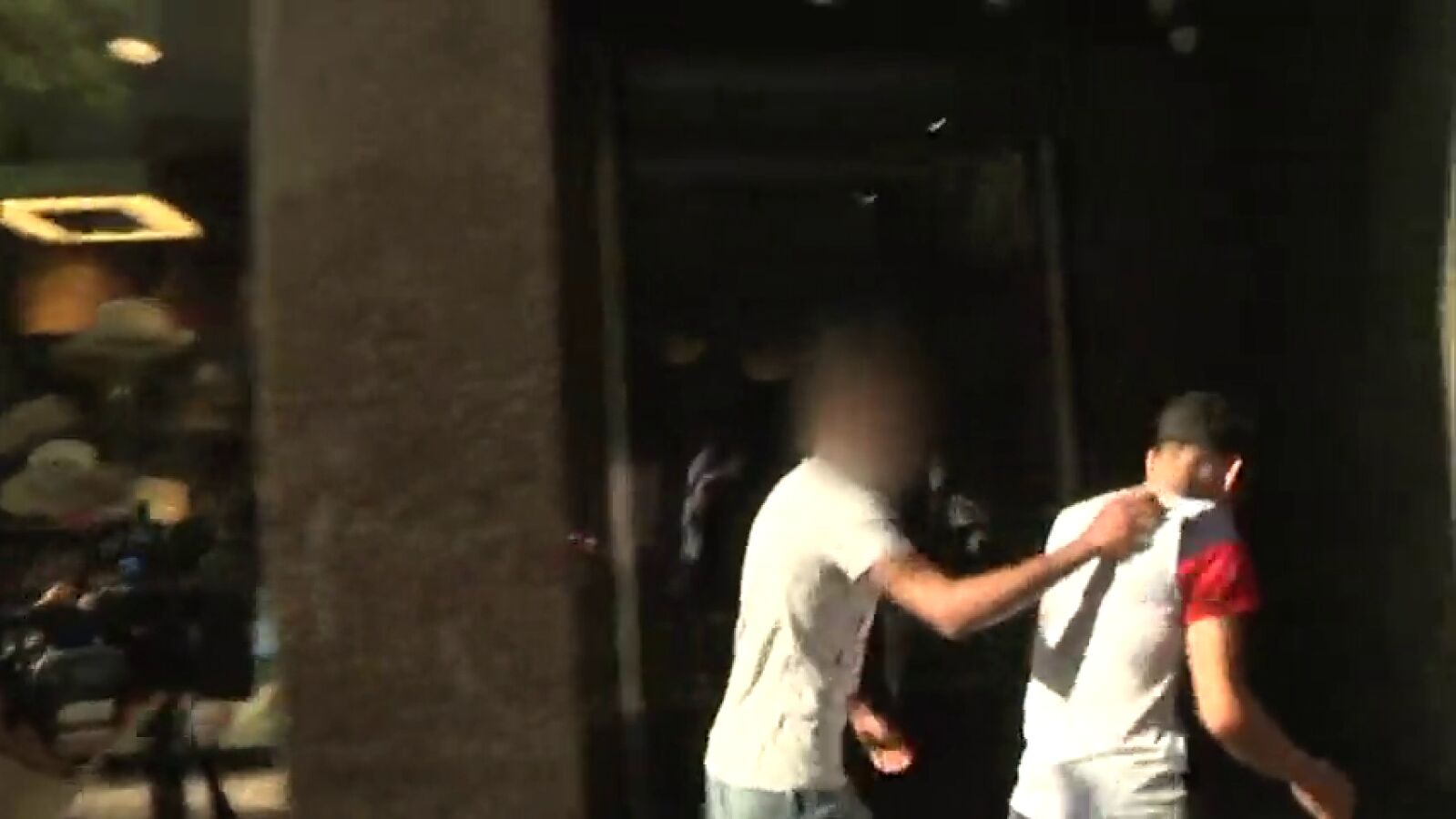 'Manada de Bilbao': Increpan a los imputados en libertad a la salida de los juzgados 