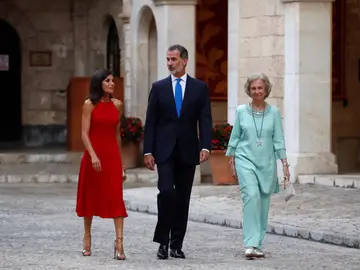 Los reyes celebran la recepción más numerosa a la sociedad balear Los reyes celebran la recepción más numerosa a la sociedad balear