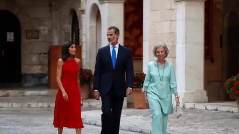 Los reyes celebran la recepción más numerosa a la sociedad balear Los reyes celebran la recepción más numerosa a la sociedad balear