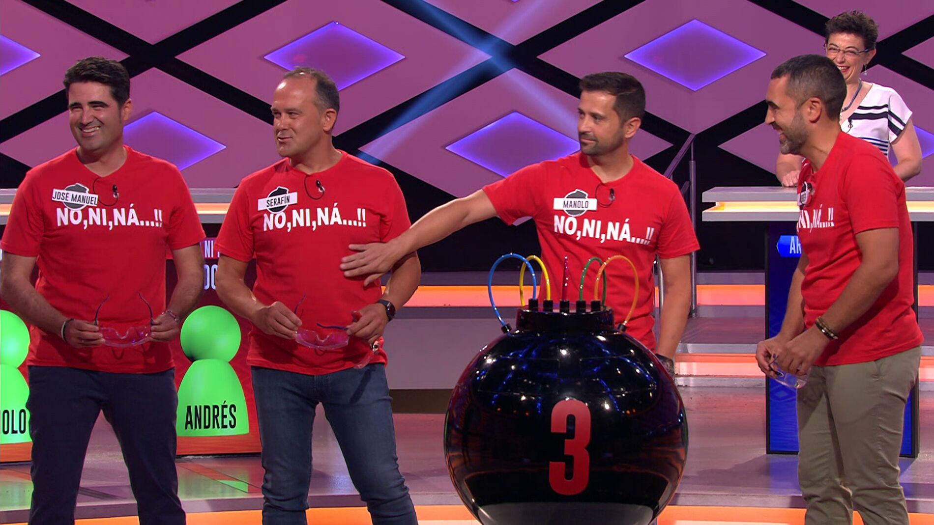 El equipo 'No ni n&aacute;' relata en '&iexcl;Boom!' una divertida travesura: "Nos colamos en el box..."