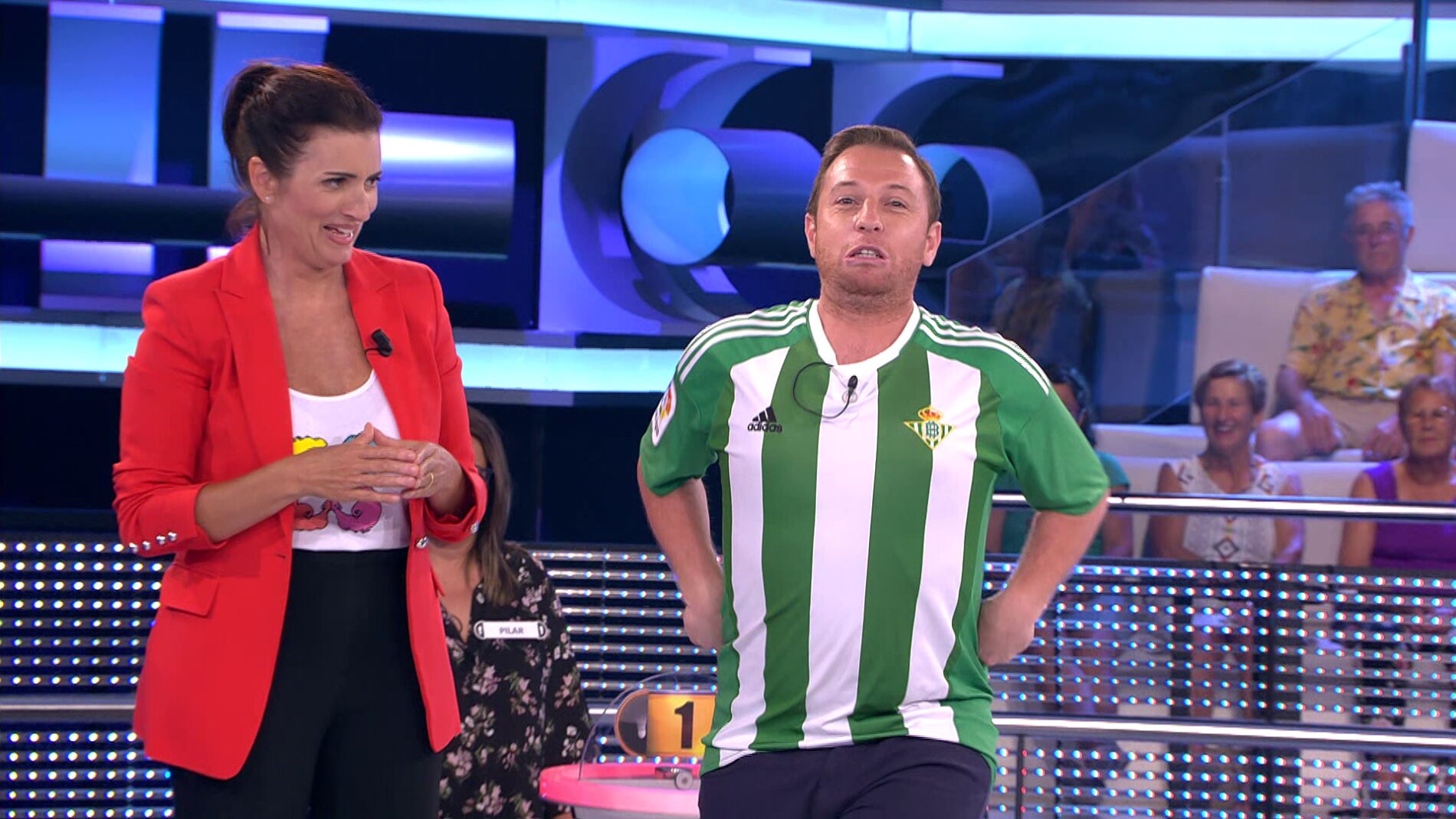 Un palomo marchenero del Betis se cuela en el plató de ‘¡Ahora caigo!’