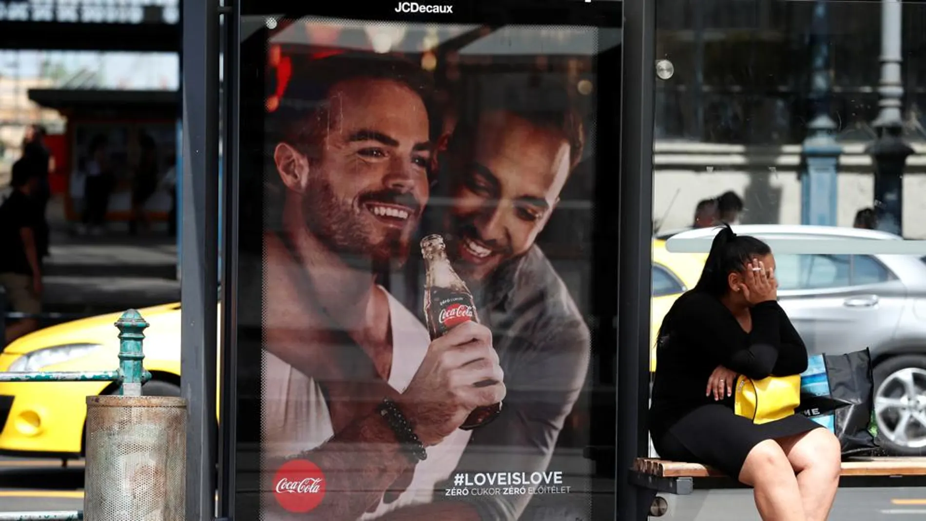 La campaña a favor de los derechos homosexuales de Coca Cola, criticada por los nacionalistas húngaros La campaña a favor de los derechos homosexuales de Coca Cola, criticada por los nacionalistas húngaros