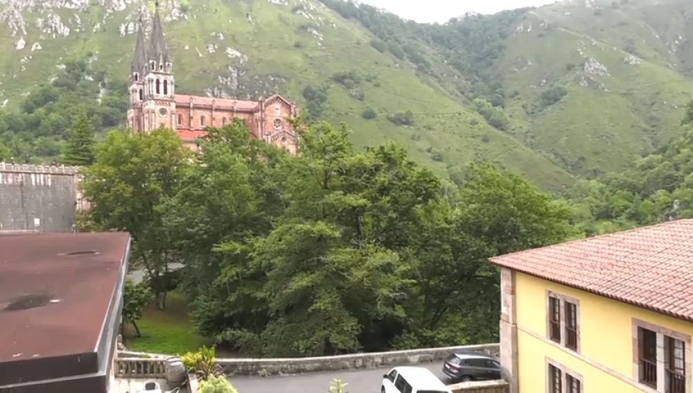 Muere el niño de 3 años que se cayó por un desnivel en el Santuario de Covadonga