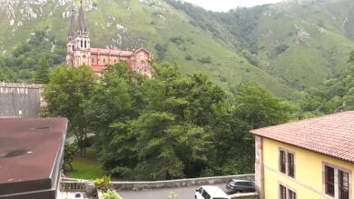 Muere el niño de 3 años que se cayó por un desnivel en el Santuario de Covadonga