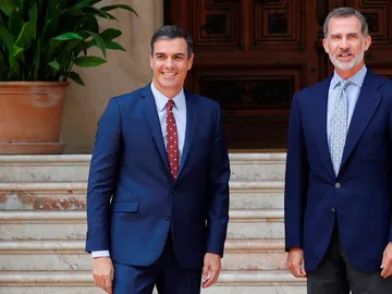 Pedro Sánchez con el Rey Felipe VI Pedro Sánchez con el Rey Felipe VI